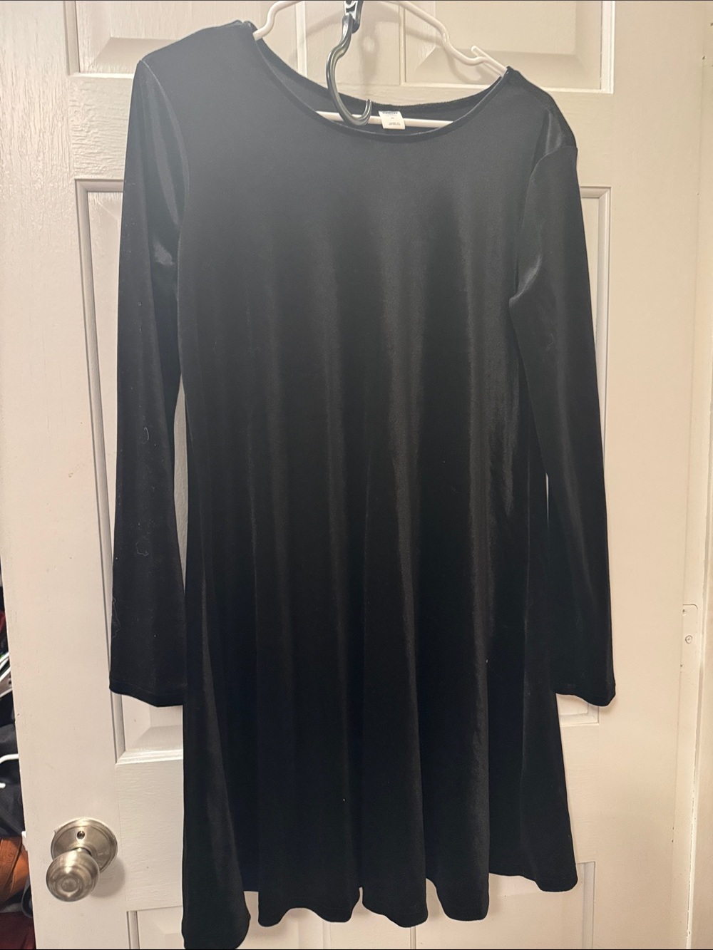 Classic Black Velvet Long-Sleeve Dress